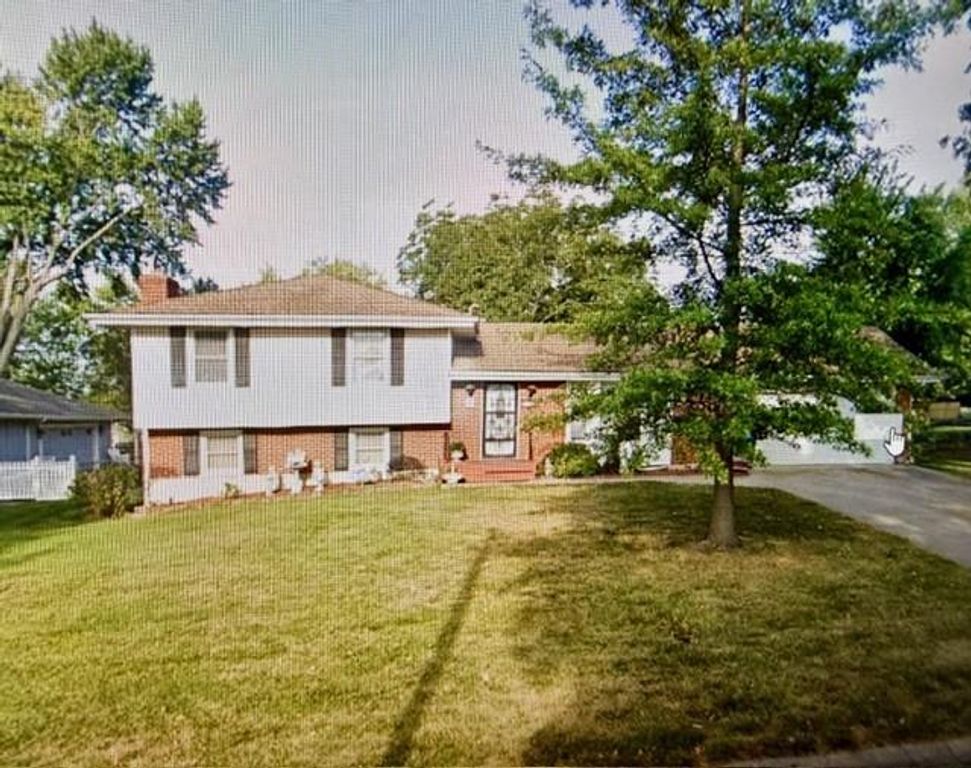 881 E 1st Street, Peculiar, MO 64078