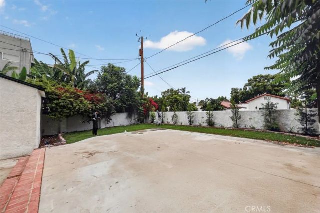 210 N Naomi Street, Burbank, CA 91505