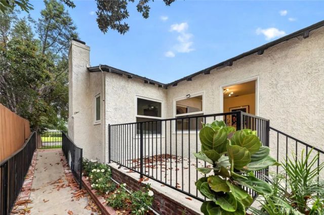 210 N Naomi Street, Burbank, CA 91505