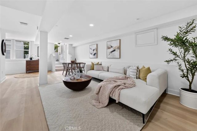 210 N Naomi Street, Burbank, CA 91505