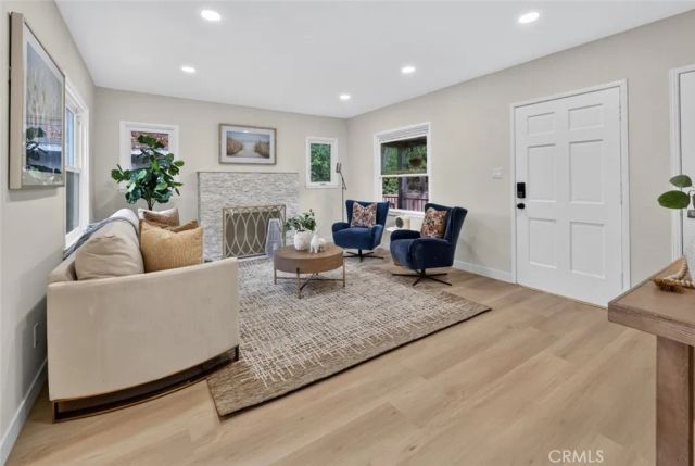 210 N Naomi Street, Burbank, CA 91505