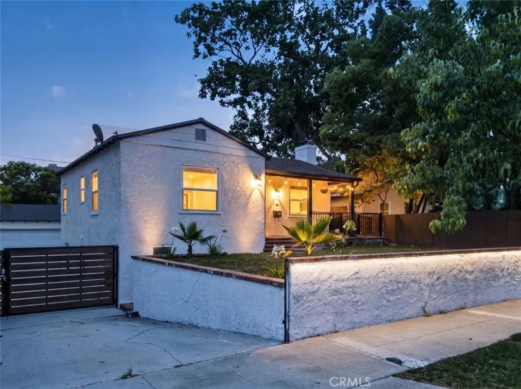 210 N Naomi Street, Burbank, CA 91505