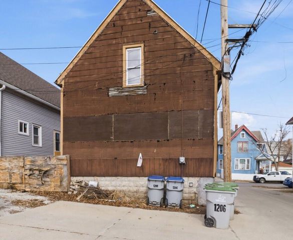 2023 W Scott STREET, Milwaukee, WI 53204