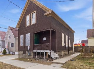 2023 W Scott STREET, Milwaukee, WI 53204
