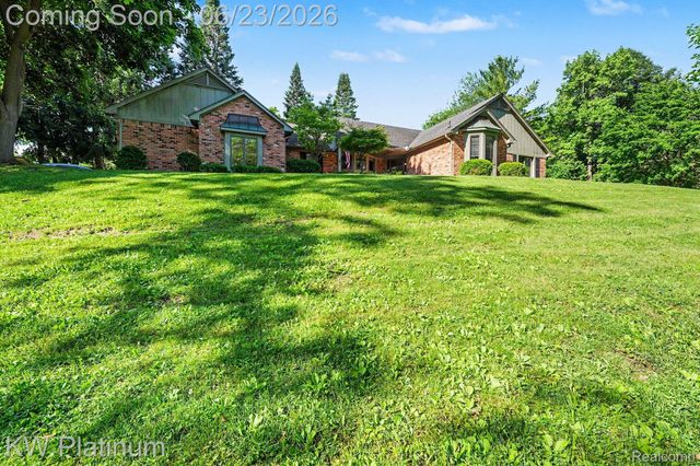 41945 Hillview Drive, Sterling Heights, MI 48314