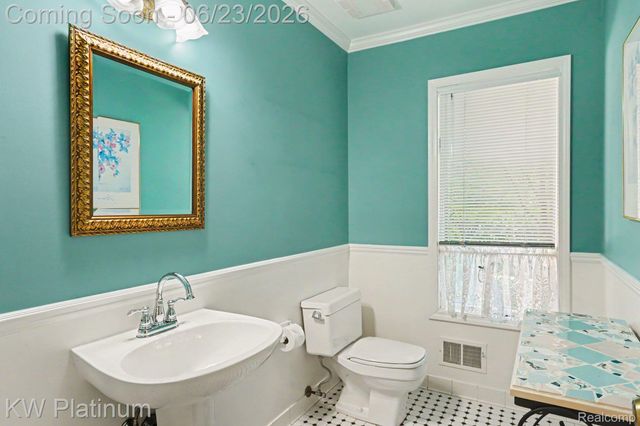 41945 Hillview Drive, Sterling Heights, MI 48314