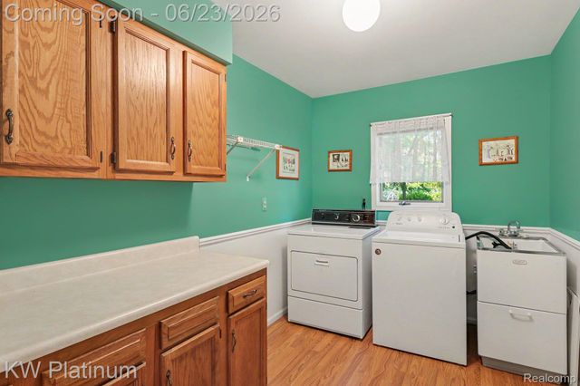 41945 Hillview Drive, Sterling Heights, MI 48314