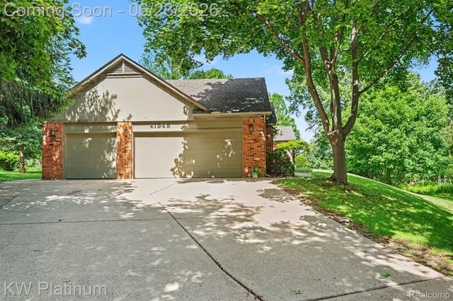 41945 Hillview Drive, Sterling Heights, MI 48314