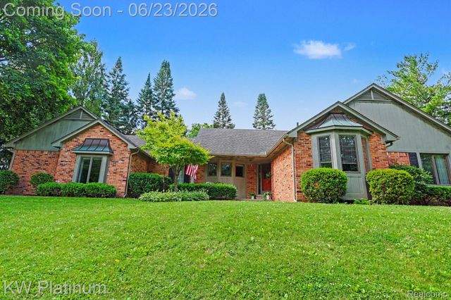 41945 Hillview Drive, Sterling Heights, MI 48314