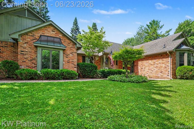 41945 Hillview Drive, Sterling Heights, MI 48314