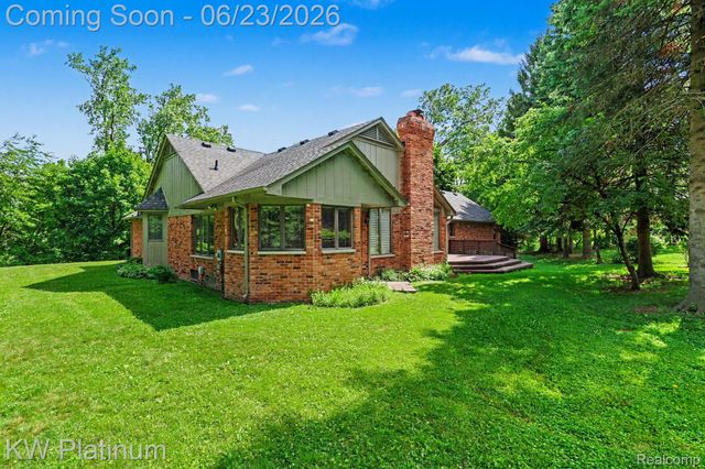 41945 Hillview Drive, Sterling Heights, MI 48314