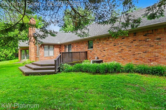 41945 Hillview Drive, Sterling Heights, MI 48314