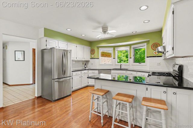 41945 Hillview Drive, Sterling Heights, MI 48314