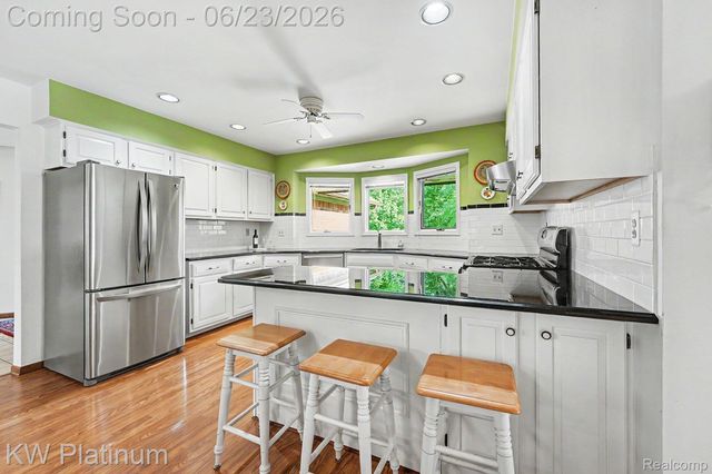 41945 Hillview Drive, Sterling Heights, MI 48314