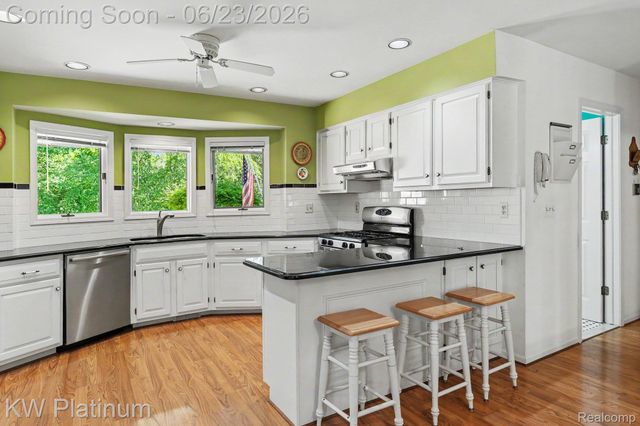 41945 Hillview Drive, Sterling Heights, MI 48314