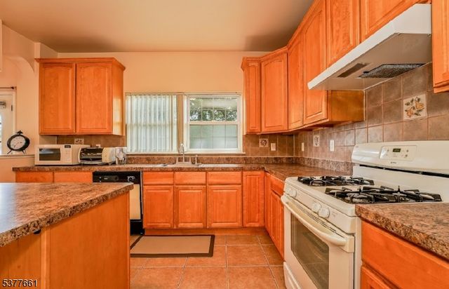 600 Pennsylvania Ave, Elizabeth City, NJ 07201