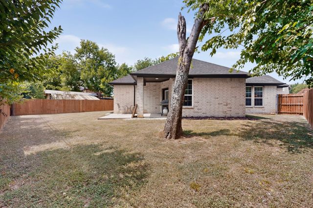 909 Marcellus Court, Arlington, TX 76011