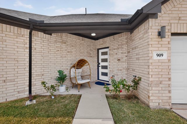 909 Marcellus Court, Arlington, TX 76011