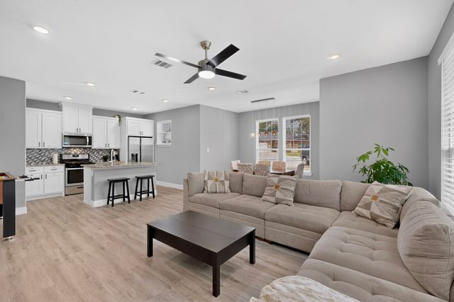 909 Marcellus Court, Arlington, TX 76011