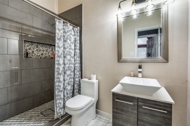 4136 Creekhollow Drive, Carrollton, TX 75010