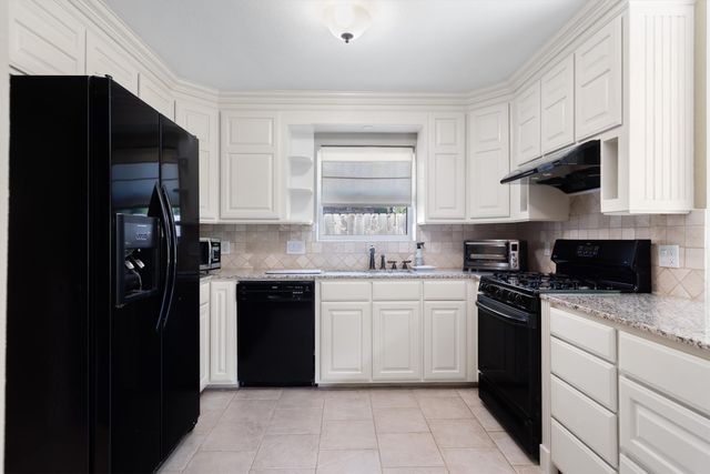 2926 Cripple Creek Trail, Grapevine, TX 76051