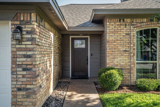2926 Cripple Creek Trail, Grapevine, TX 76051