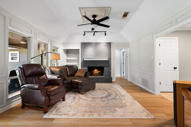2926 Cripple Creek Trail, Grapevine, TX 76051