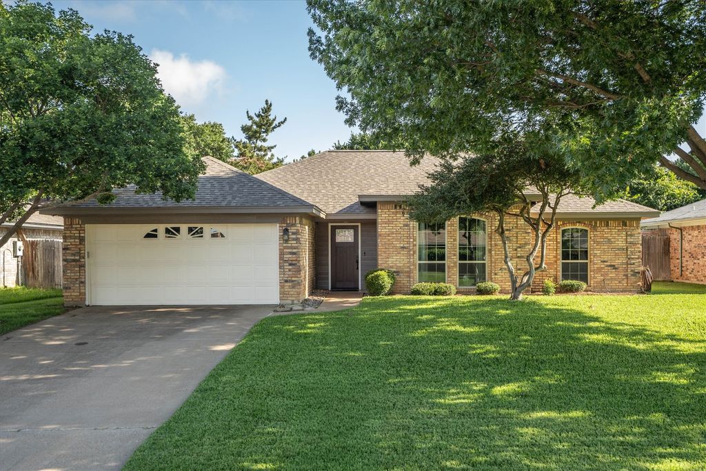 2926 Cripple Creek Trail, Grapevine, TX 76051