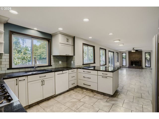 1635 Ne Stable Dr, Hillsboro, OR 97124