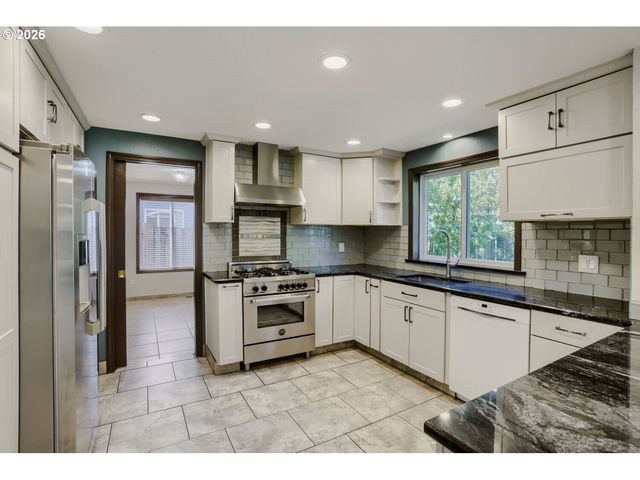 1635 Ne Stable Dr, Hillsboro, OR 97124