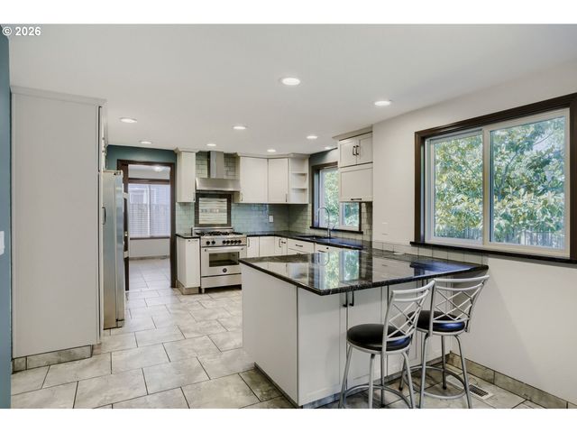 1635 Ne Stable Dr, Hillsboro, OR 97124