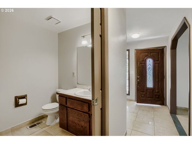 1635 Ne Stable Dr, Hillsboro, OR 97124