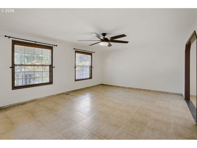1635 Ne Stable Dr, Hillsboro, OR 97124