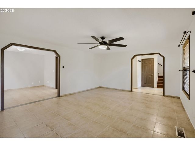 1635 Ne Stable Dr, Hillsboro, OR 97124