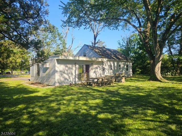 1 Round Top Dr, Clinton Twp., NJ 08801