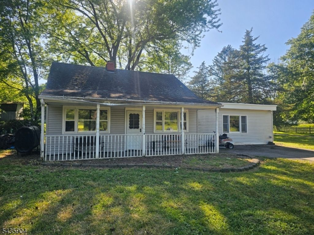 1 Round Top Dr, Clinton Twp., NJ 08801