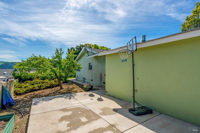 370 W M St, Benicia, CA 94510
