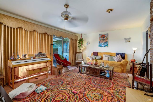 370 W M St, Benicia, CA 94510