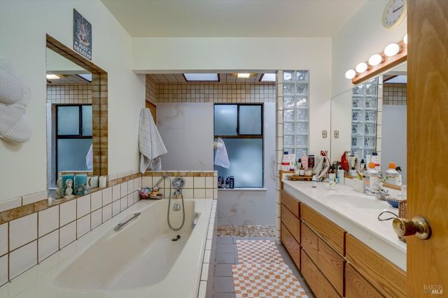 370 W M St, Benicia, CA 94510