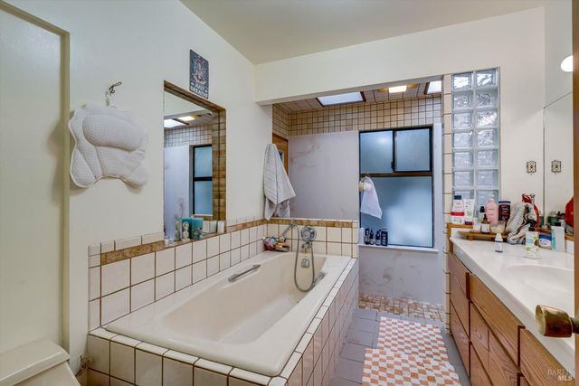 370 W M St, Benicia, CA 94510