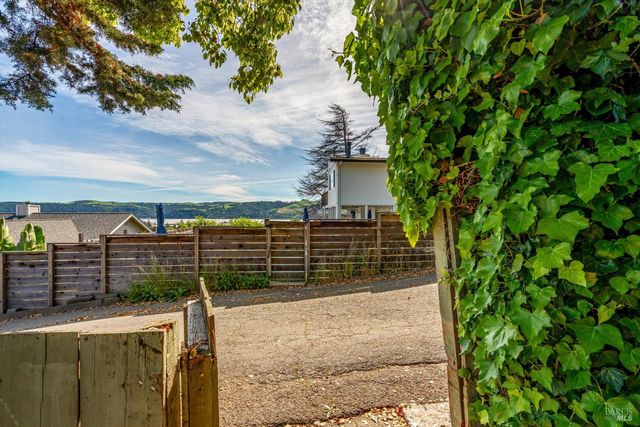 370 W M St, Benicia, CA 94510