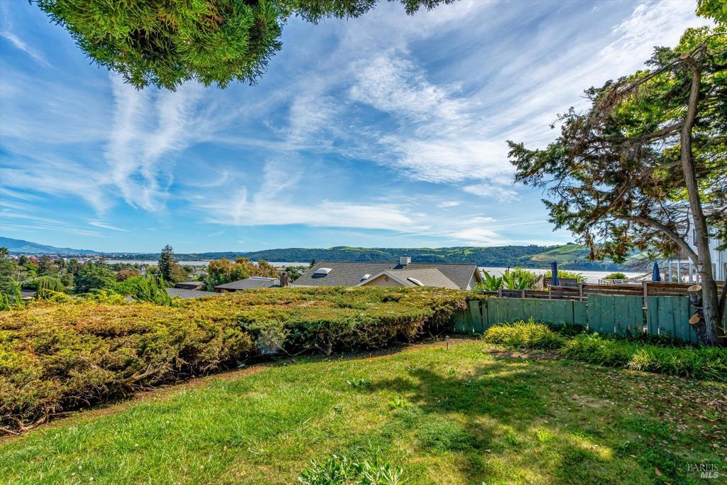 370 W M St, Benicia, CA 94510