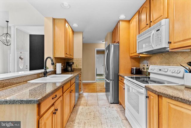 2403 ROLLING HILLS DR, Mechanicsburg, PA 17055
