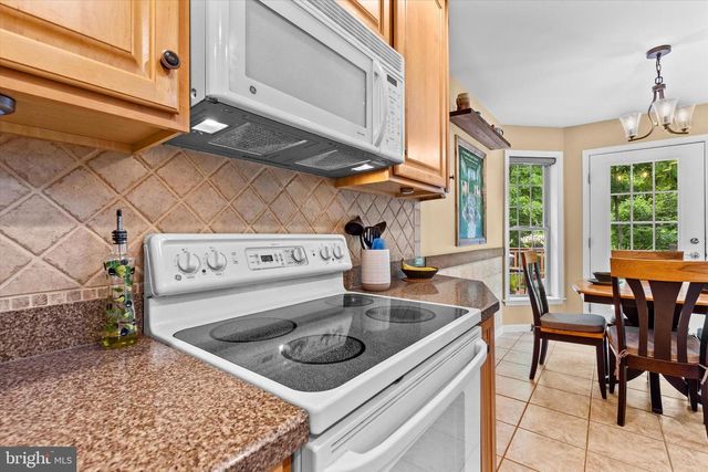 2403 ROLLING HILLS DR, Mechanicsburg, PA 17055