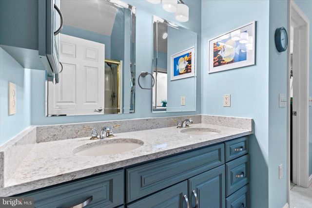 2403 ROLLING HILLS DR, Mechanicsburg, PA 17055