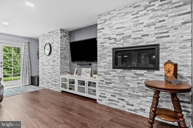 2403 ROLLING HILLS DR, Mechanicsburg, PA 17055