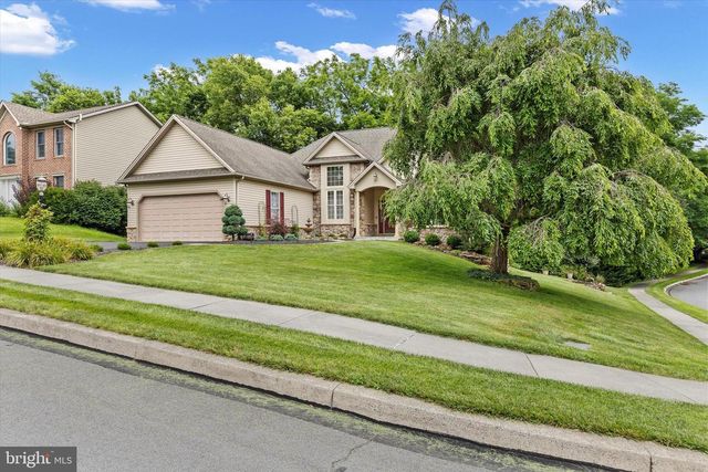 2403 ROLLING HILLS DR, Mechanicsburg, PA 17055