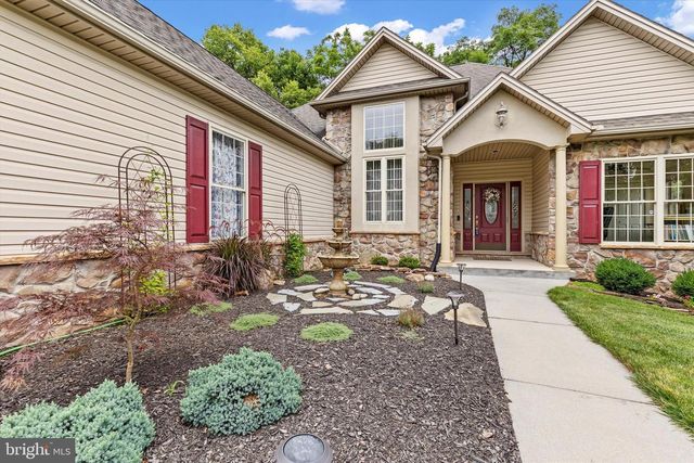 2403 ROLLING HILLS DR, Mechanicsburg, PA 17055