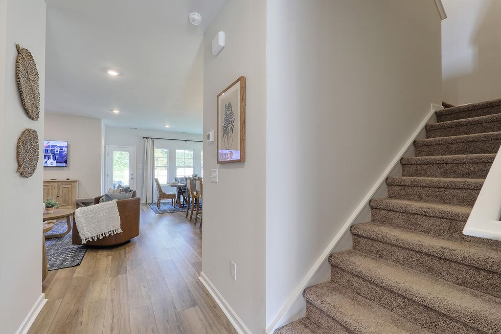 Image 13 of property listing at 528 O'Leary Circle, Summerville, SC 29483