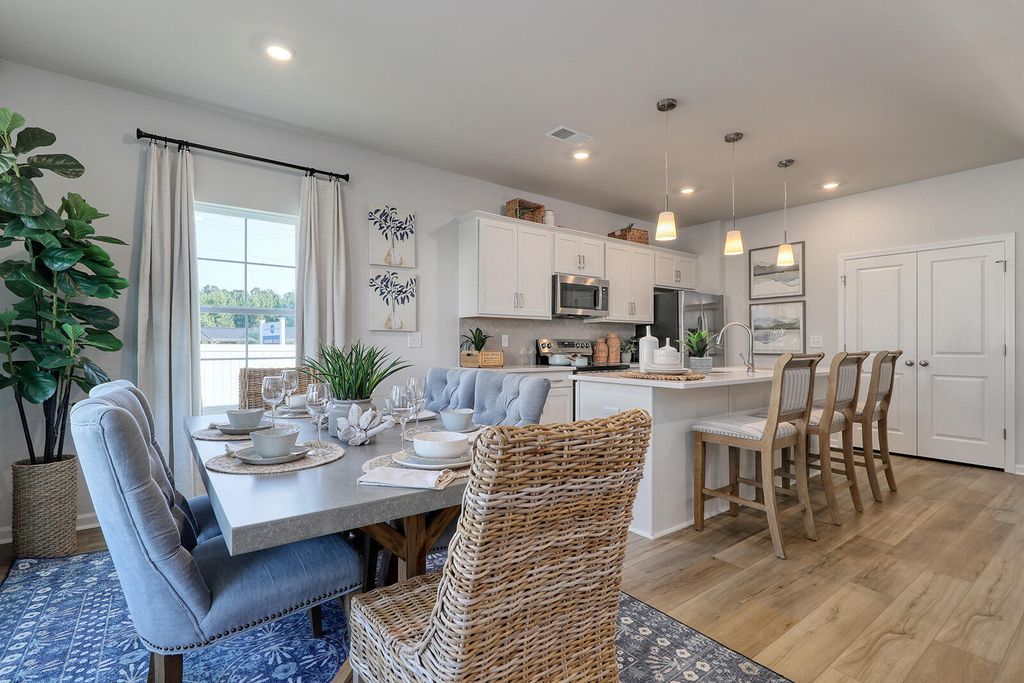Image 22 of property listing at 528 O'Leary Circle, Summerville, SC 29483
